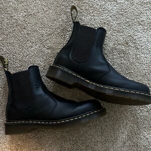 Dr. Martens 2976 Black Smooth Leather Chelsea Boots women’s size 9